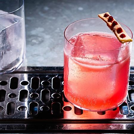 Riggs Washington Dc Ξενοδοχείο Εξωτερικό φωτογραφία A Pink Lady