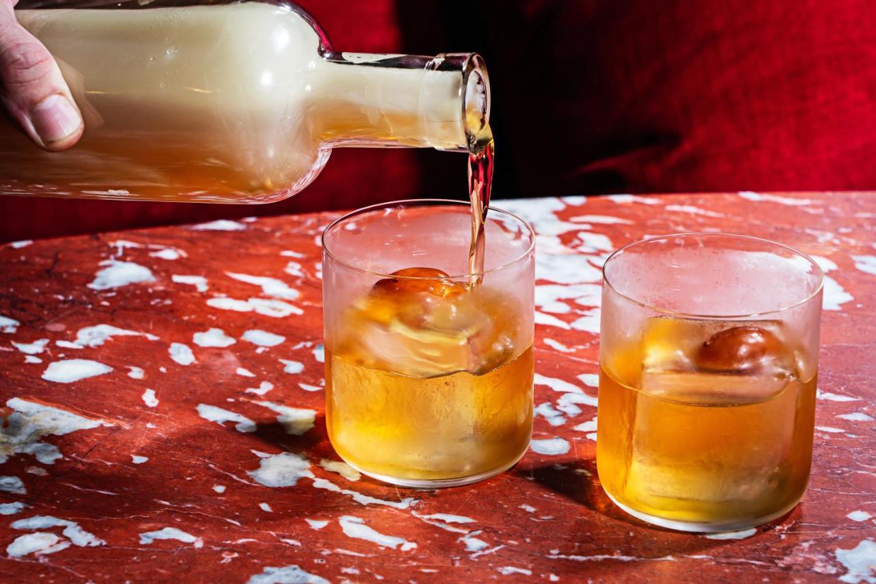 Riggs Washington Dc Ξενοδοχείο Εξωτερικό φωτογραφία A bottle of Canadian whisky
